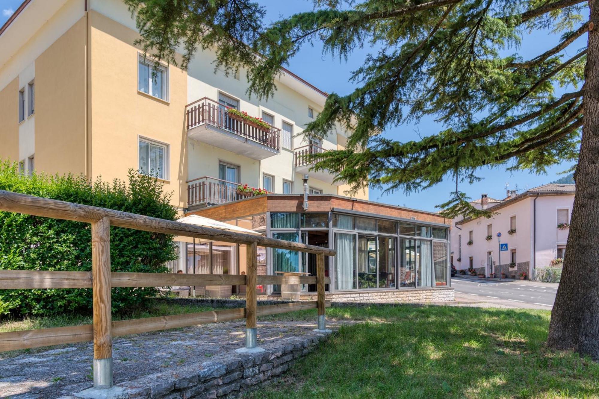 Hotel Martinelli Ronzo-Chienis Ngoại thất bức ảnh