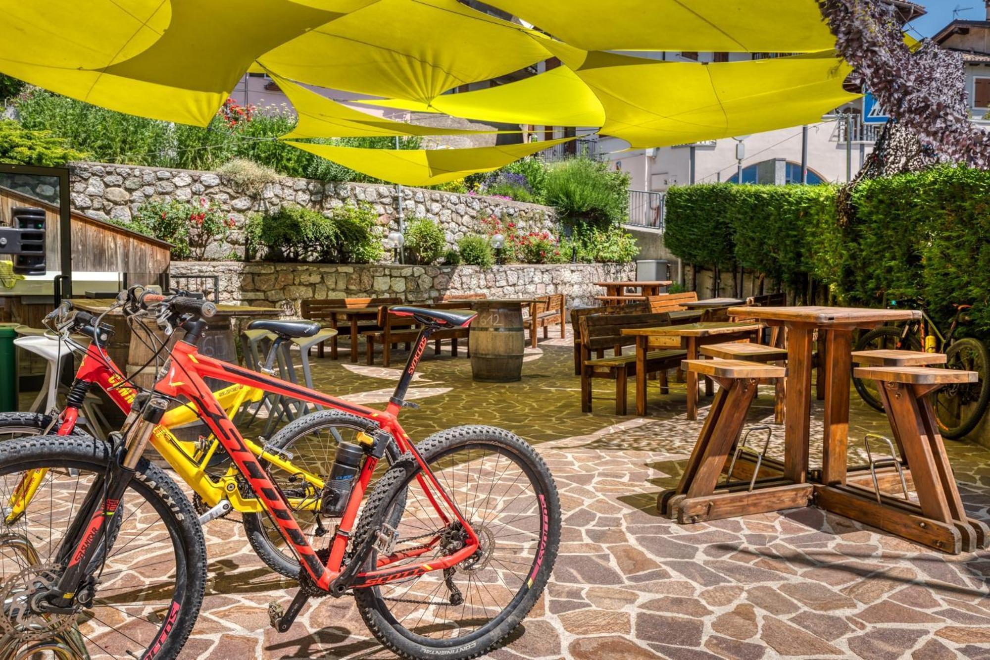 Hotel Martinelli Ronzo-Chienis Ngoại thất bức ảnh