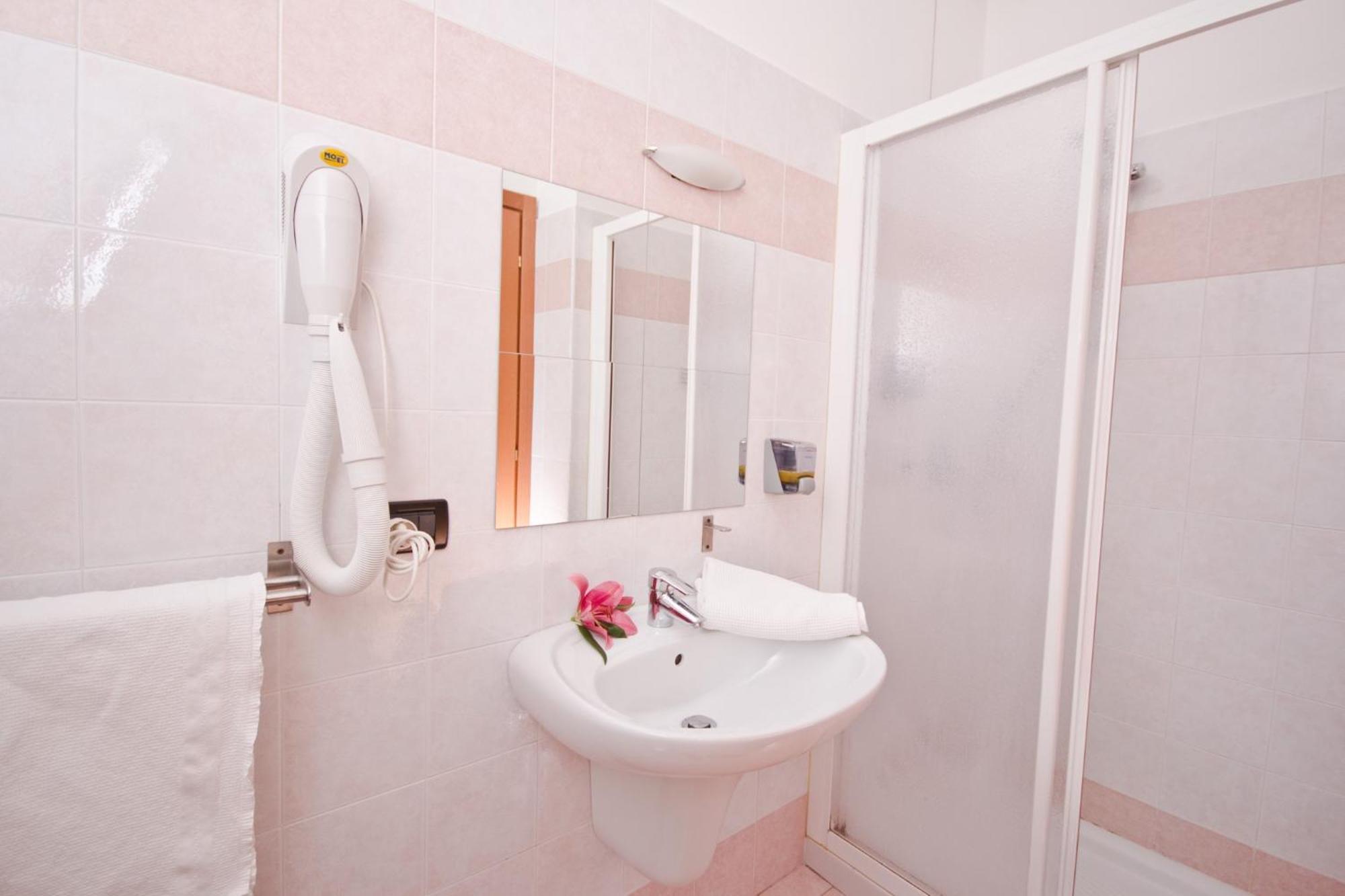 Hotel Martinelli Ronzo-Chienis Phòng bức ảnh