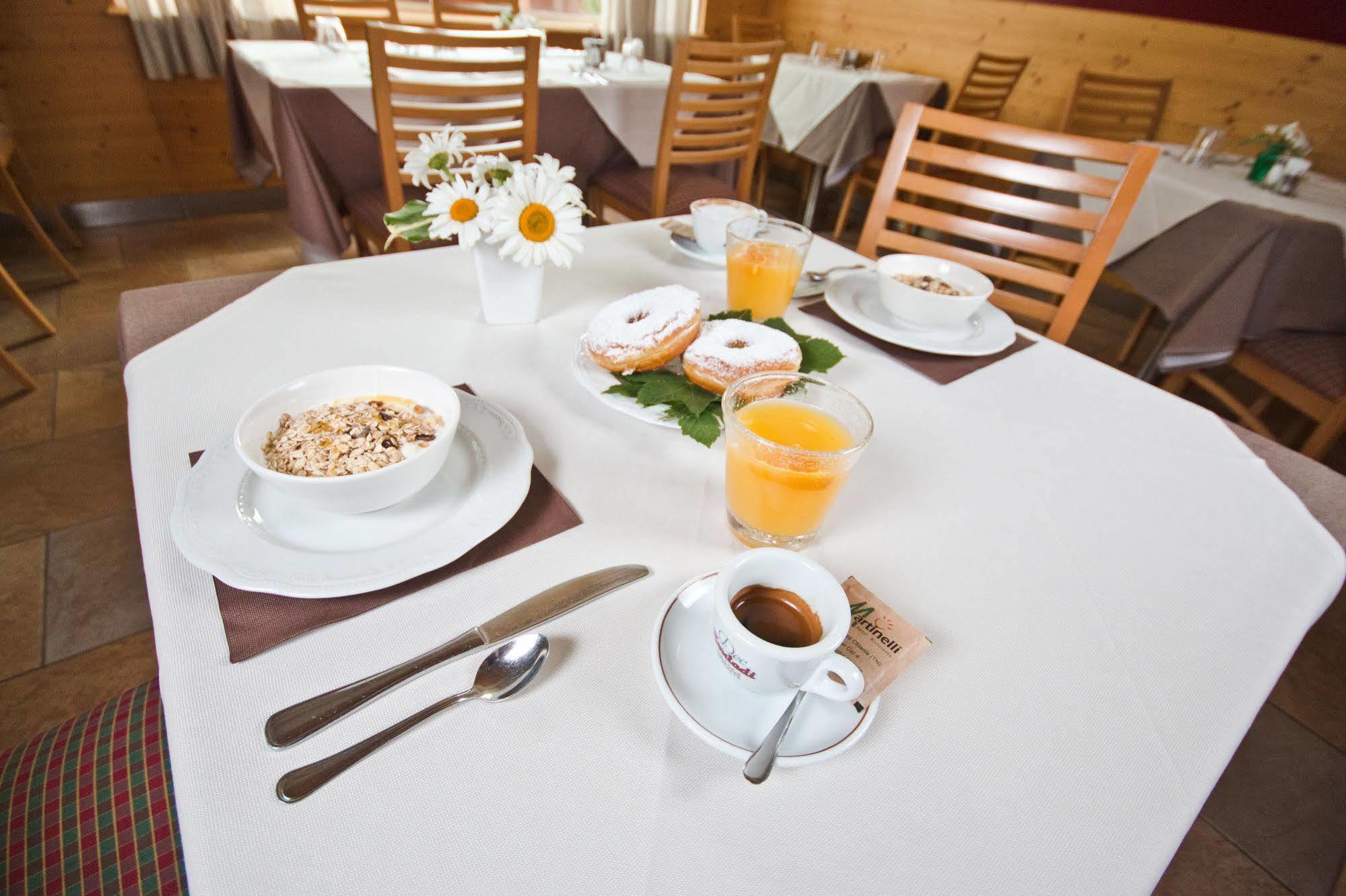 Hotel Martinelli Ronzo-Chienis Ngoại thất bức ảnh