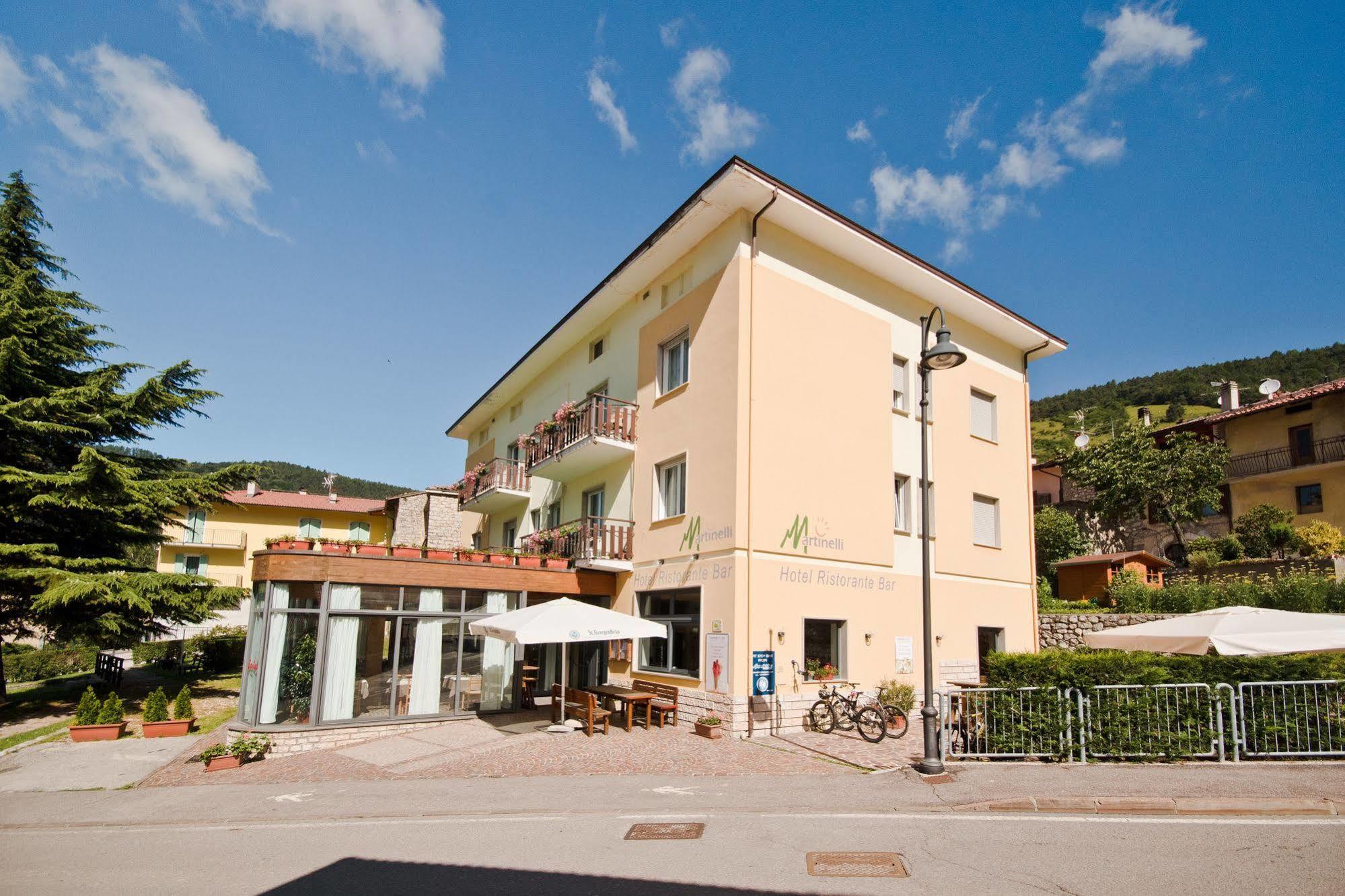 Hotel Martinelli Ronzo-Chienis Ngoại thất bức ảnh