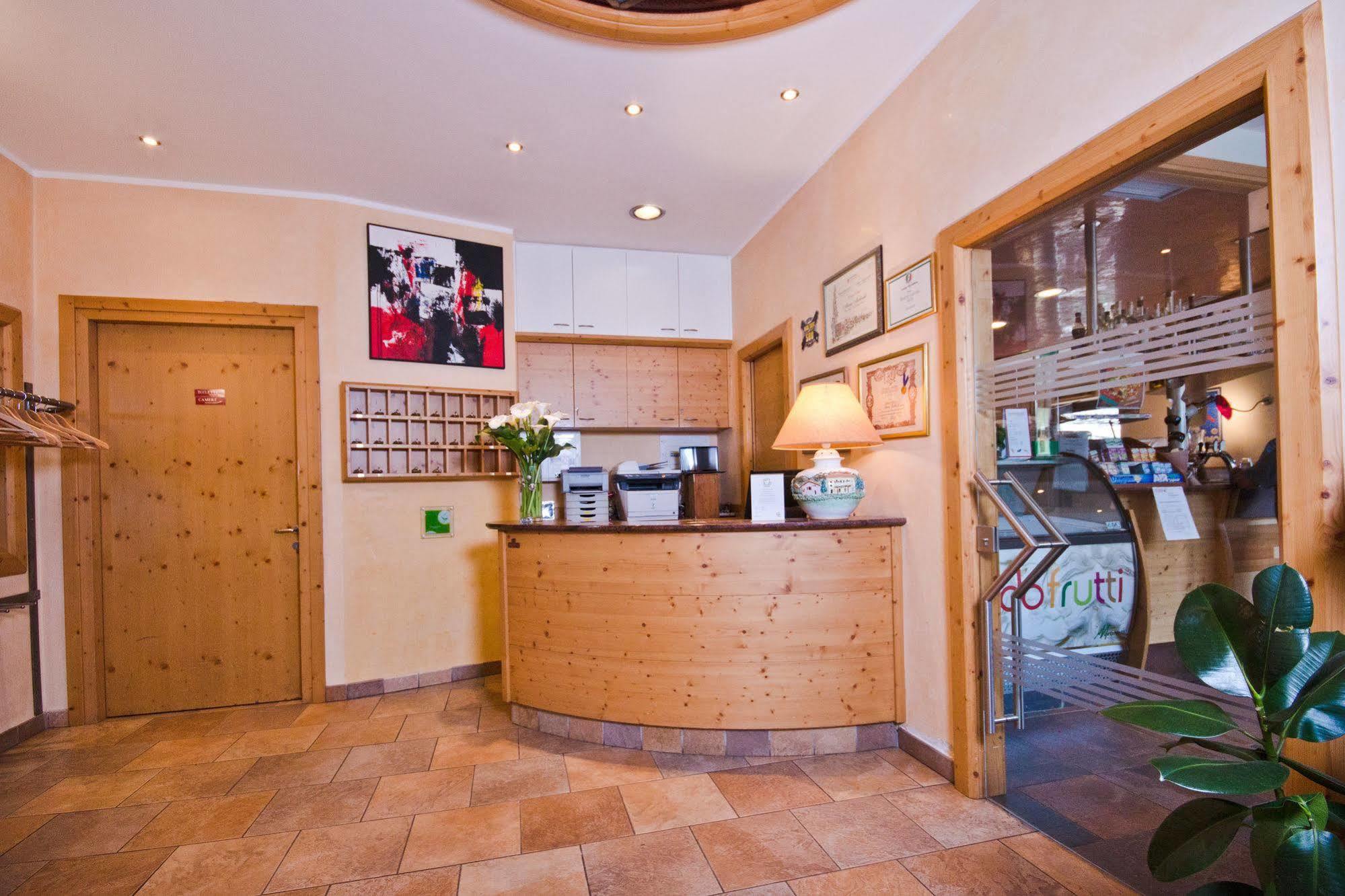 Hotel Martinelli Ronzo-Chienis Ngoại thất bức ảnh